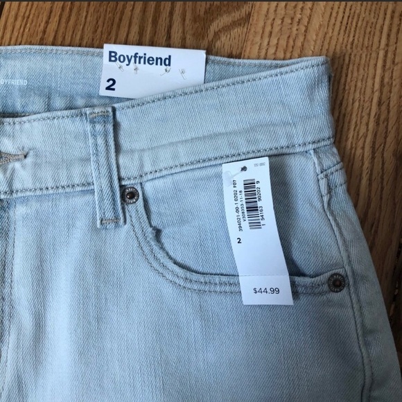 NWT Old Navy Distressed Boyfriend Jeans - Picture 3 of 3